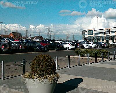 7 Piazza Warwickshire Shopping Park Cv3 2ta Completely Retail